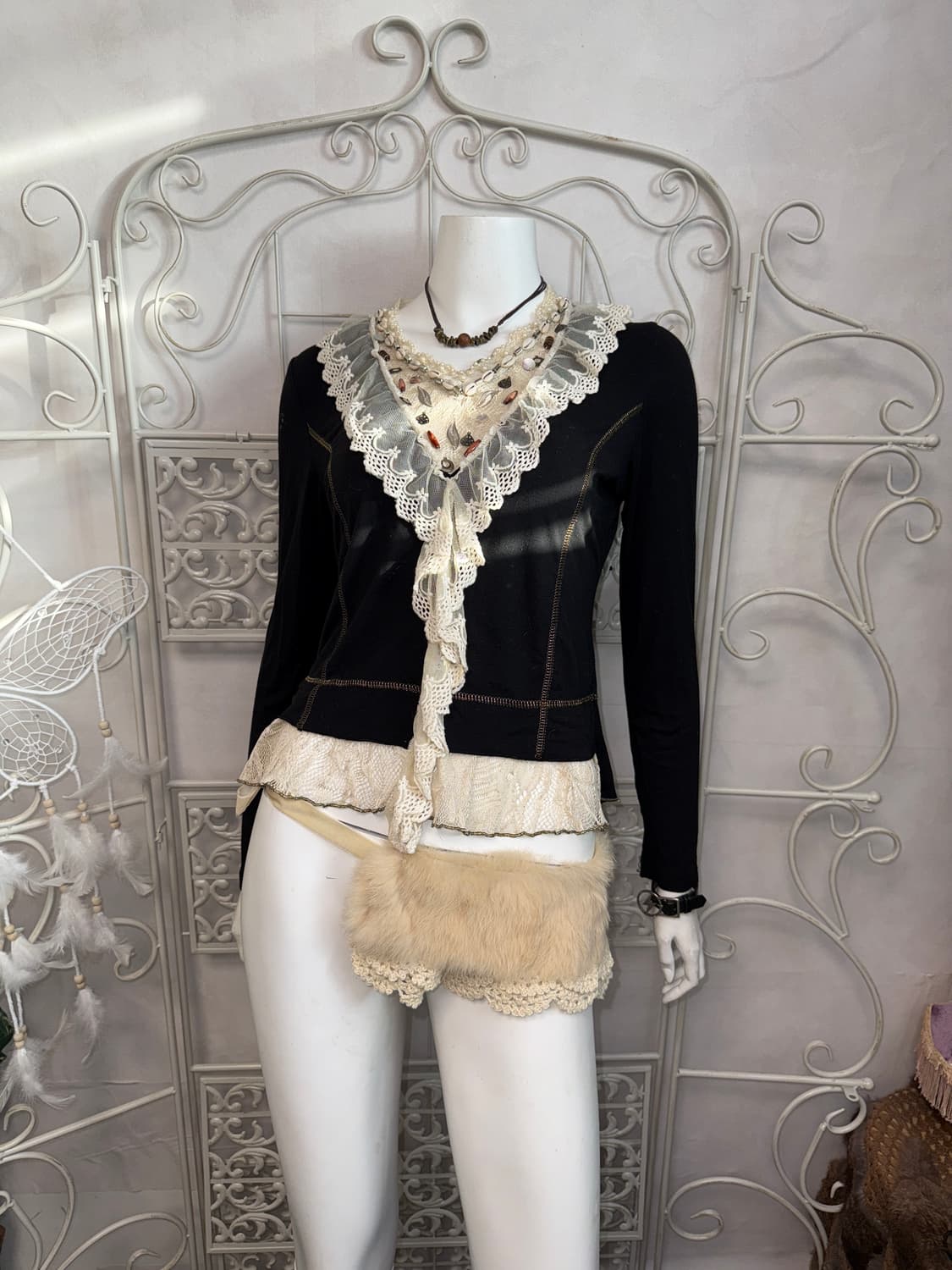 Black fairy beads lace detail blouse 상품이미지4