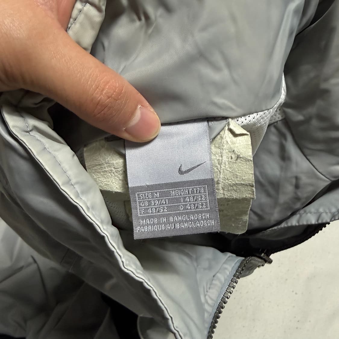 M 나이키 내장후드 그레이 배색 바람막이 상품이미지4