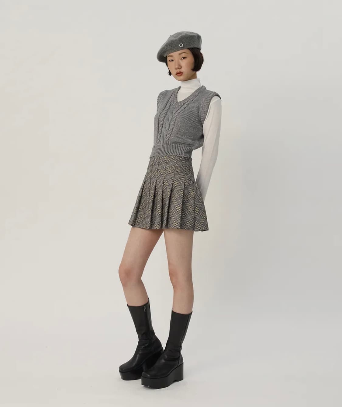 [새상품] 큐리티 C CABLE CROP KNIT VEST_GREY 상품이미지1