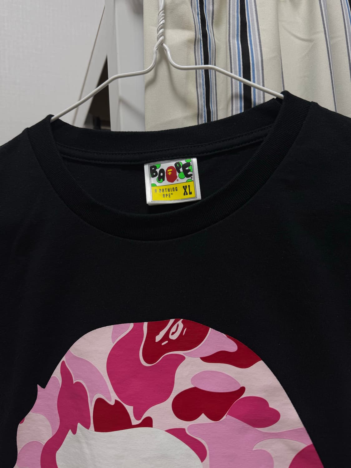 베이프(BAPE) 빅 에이프 헤드 핑크 카모 티셔츠 (블랙) 상품이미지2
