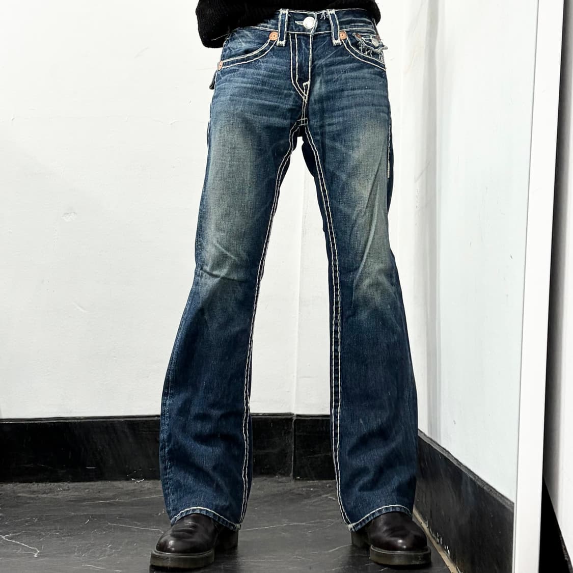 트루릴리전 부츠컷 데님 팬츠 상품이미지2