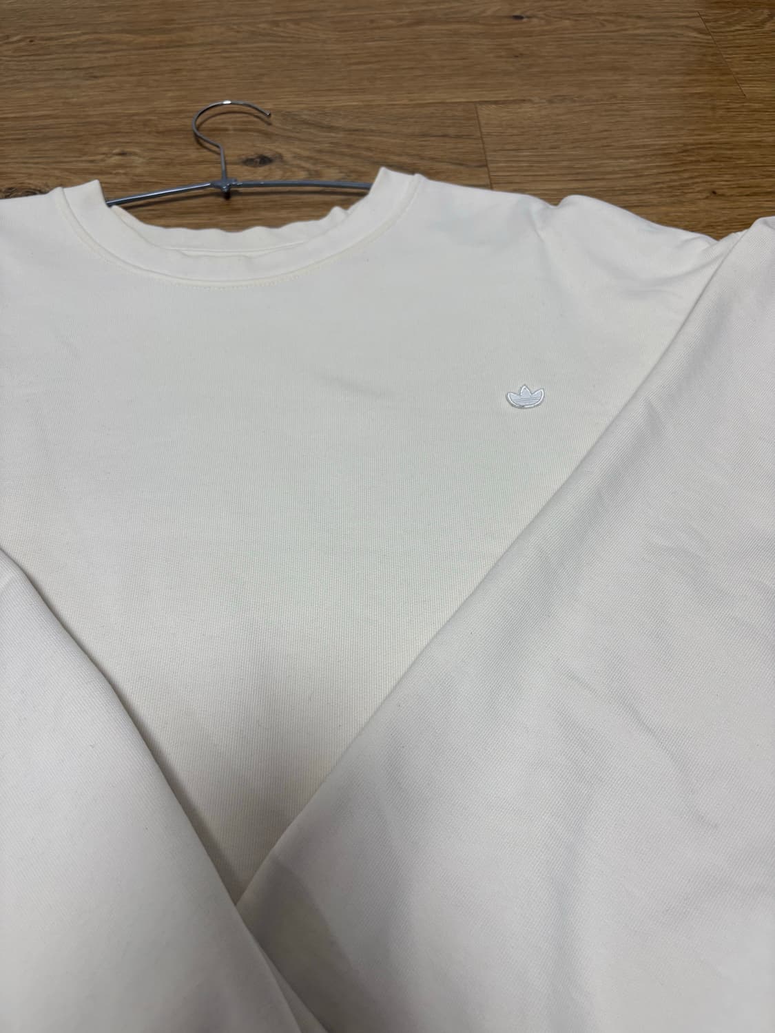 아디다스 아이보리긴팔티셔츠 상품이미지1