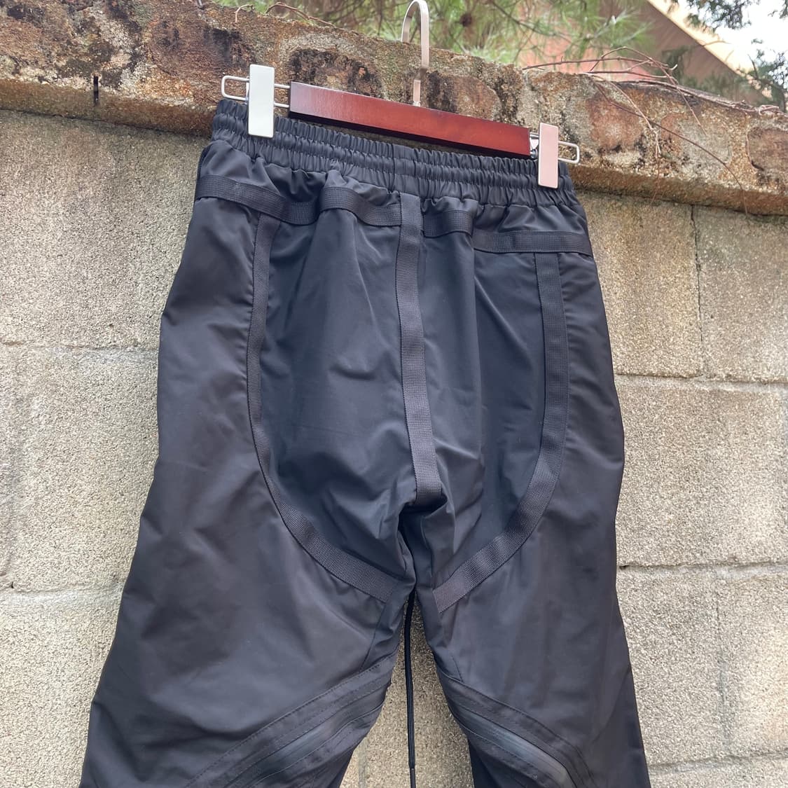 [0] 언더마이카 리전.01 트위스트 지퍼 라인 테이핑 팬츠 블랙 상품이미지6