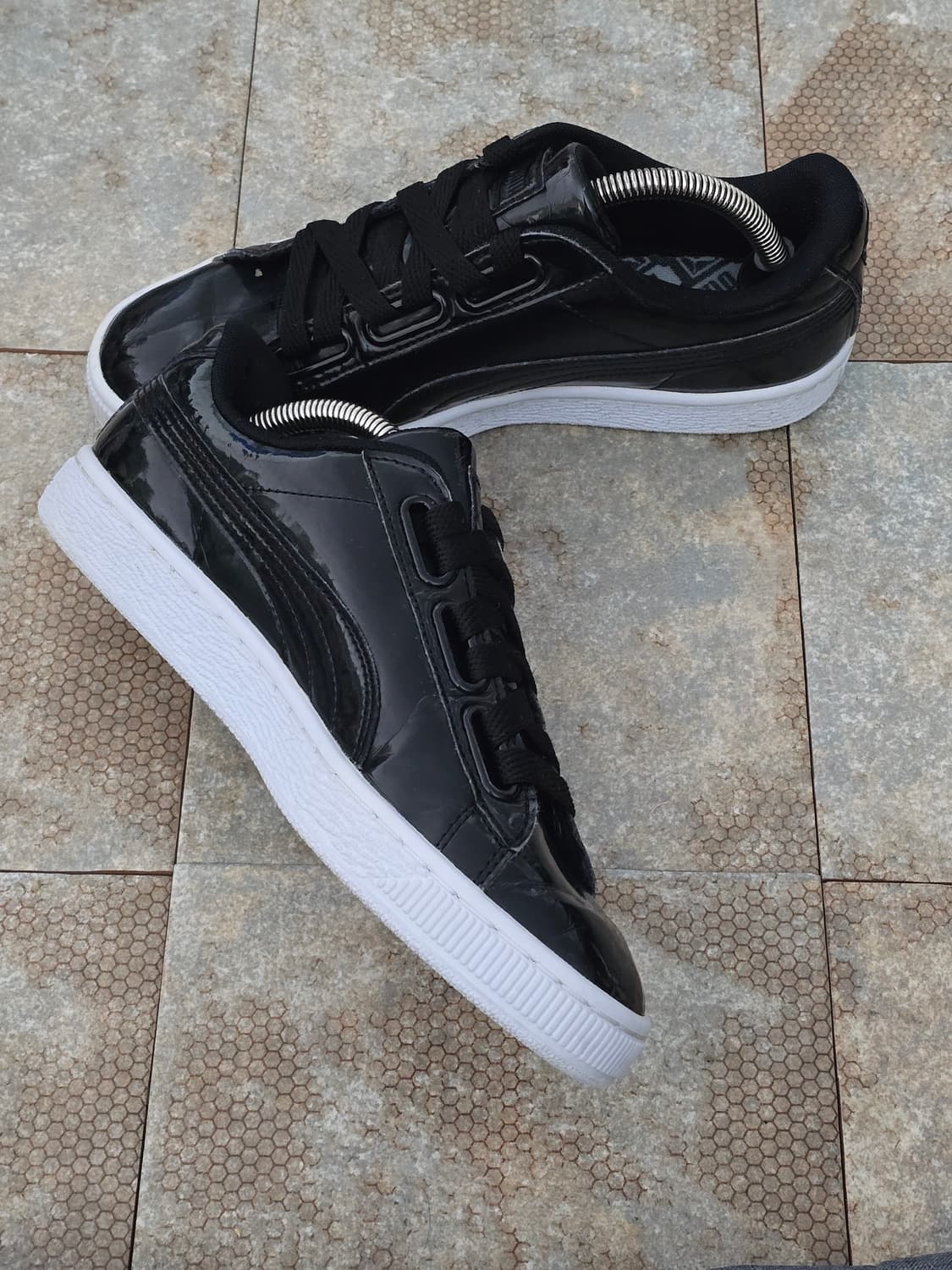 (240)푸마 바스켓 하트 페이턴트 블랙 상품이미지4