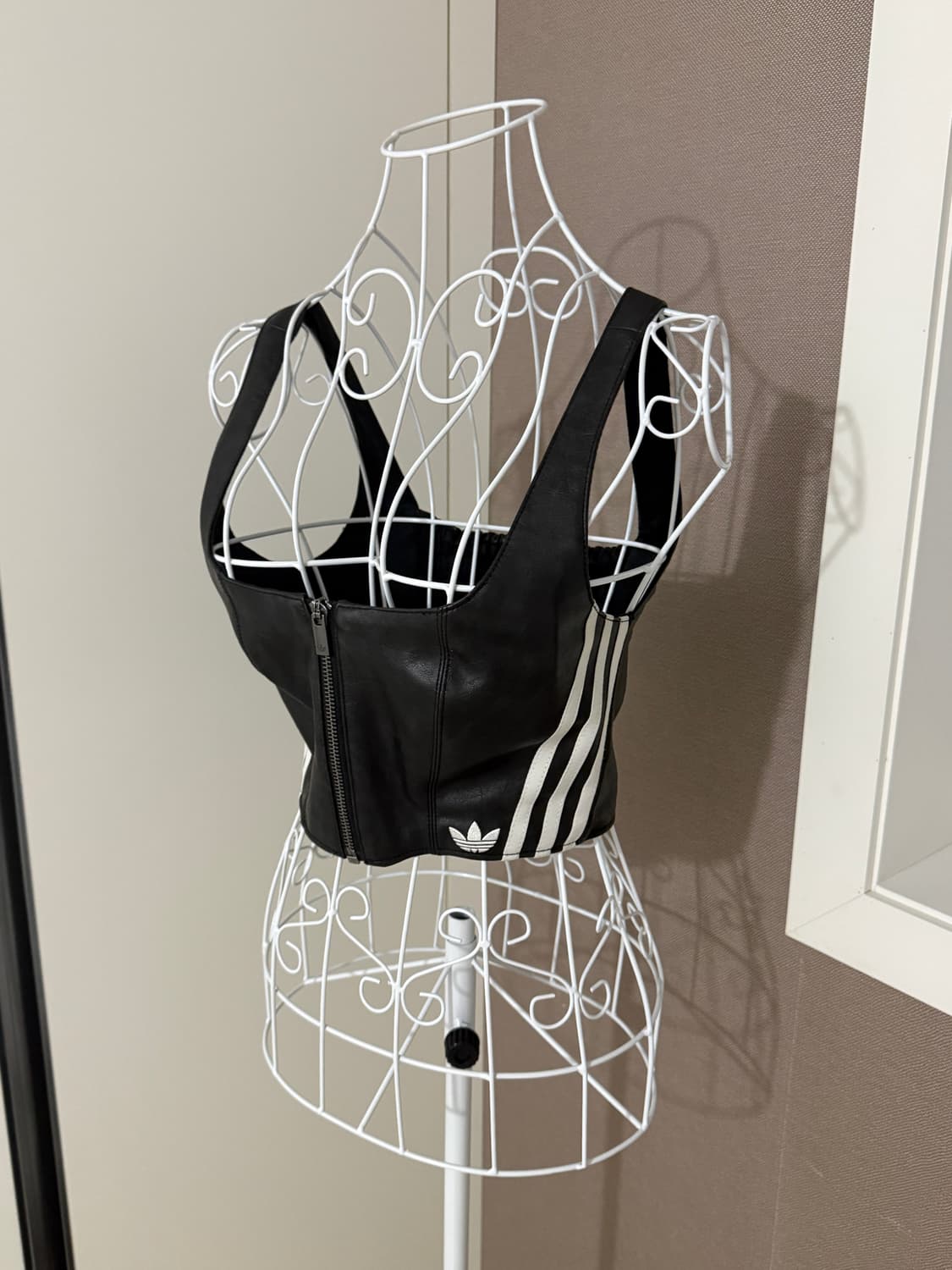 아디다스 아딜레늄 시즌 3 빈티지 포우 레더 탑 36 상품이미지1