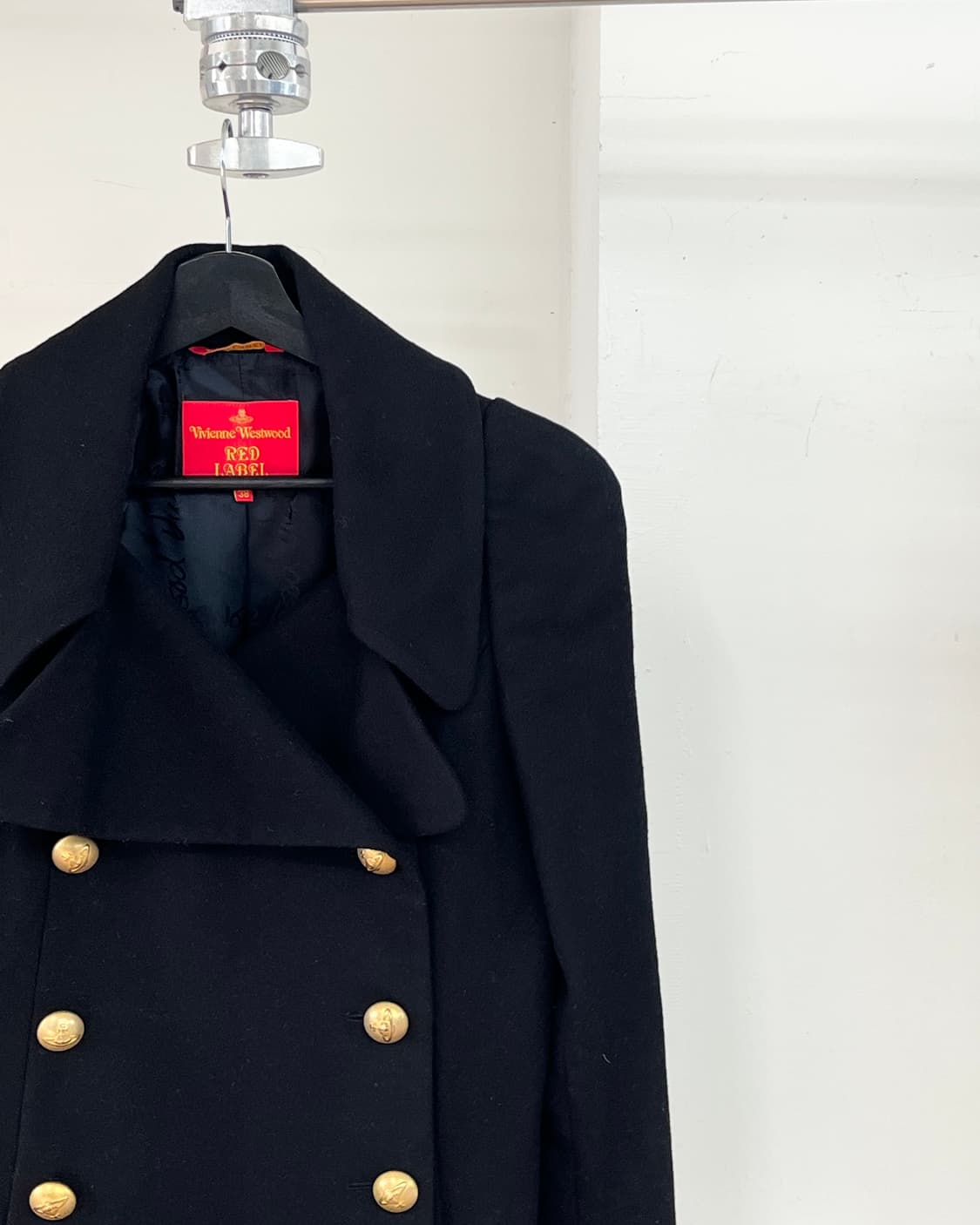 비비안 웨스트우드 레드라벨 블랙 골드버튼 하프 코트 상품이미지4