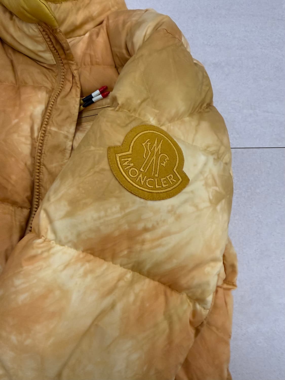 몽클레어 지니어스 라인 옐로우 패딩 3사이즈 상품이미지3