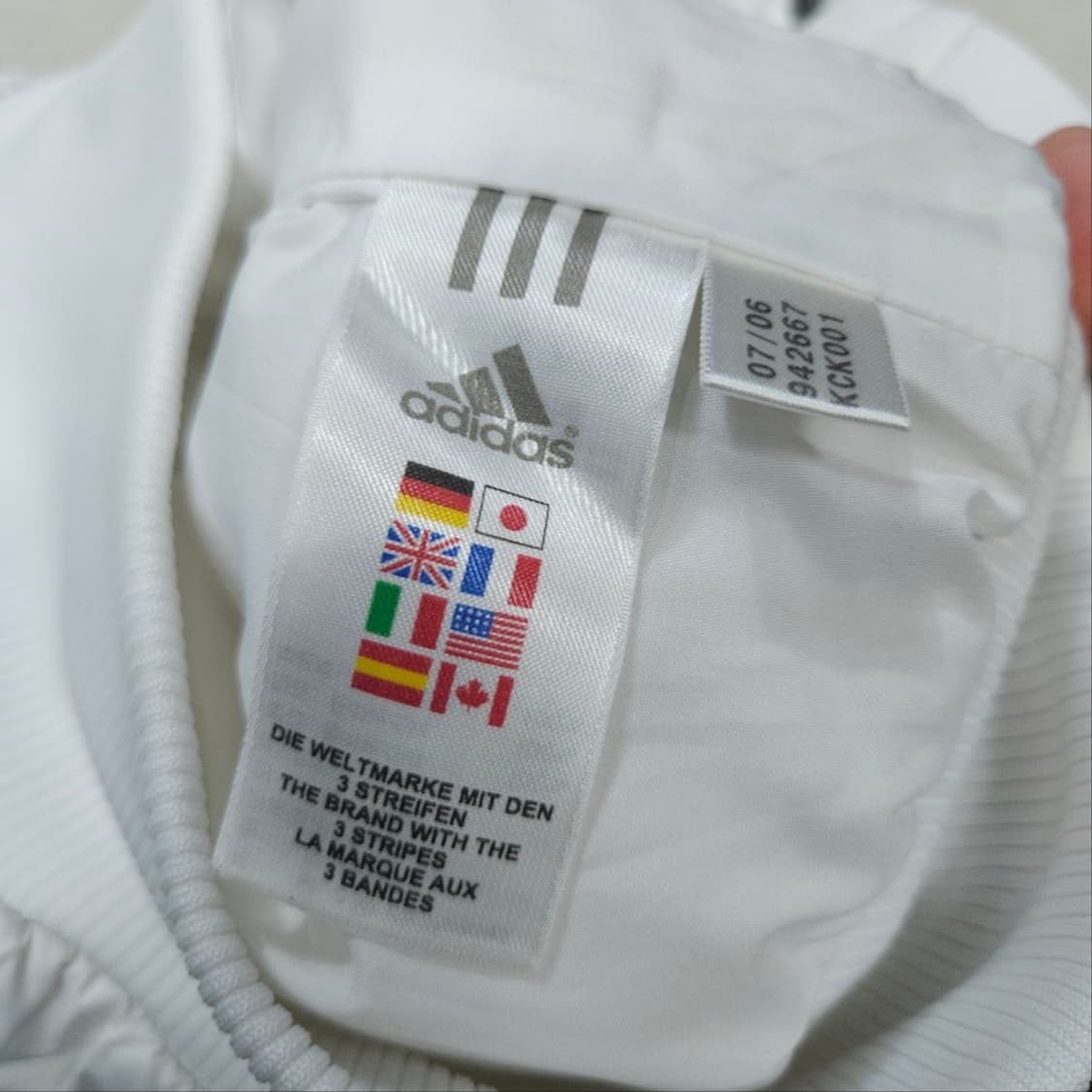 아디다스 삼선 화이트 숏 패딩 점퍼 95 상품이미지4