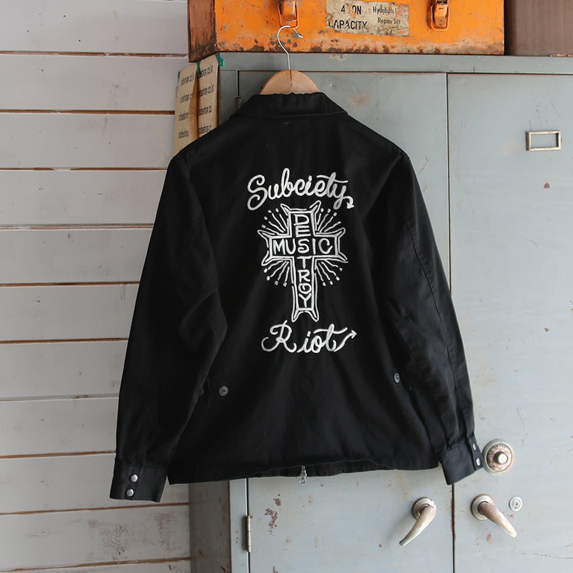 (착용컷) Subciety 자수 자켓 (남성용 98) 상품이미지2