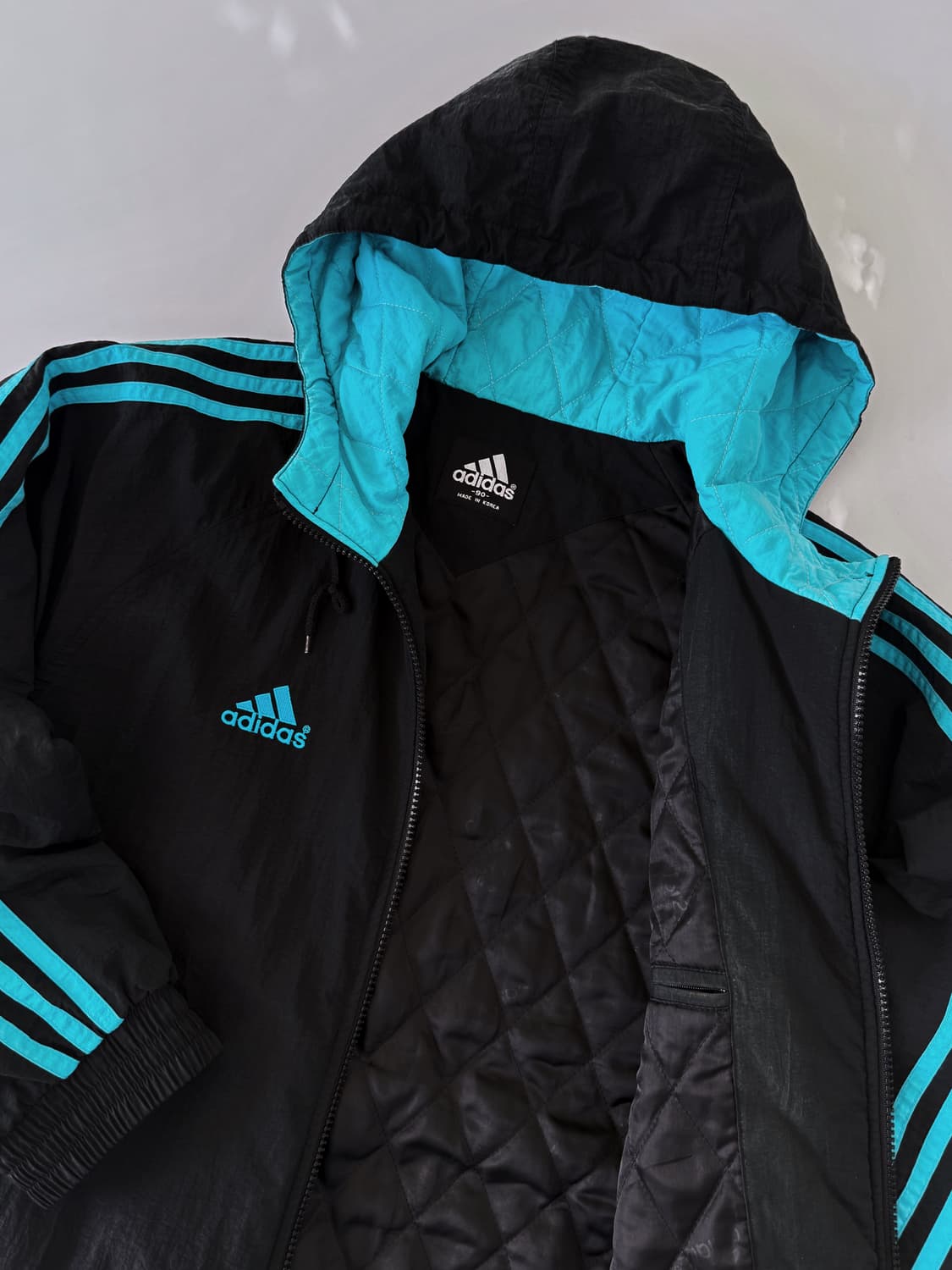 아디다스 90‘s 루즈핏 네이비 하늘 배색 누빔 후드 점퍼 상품이미지3