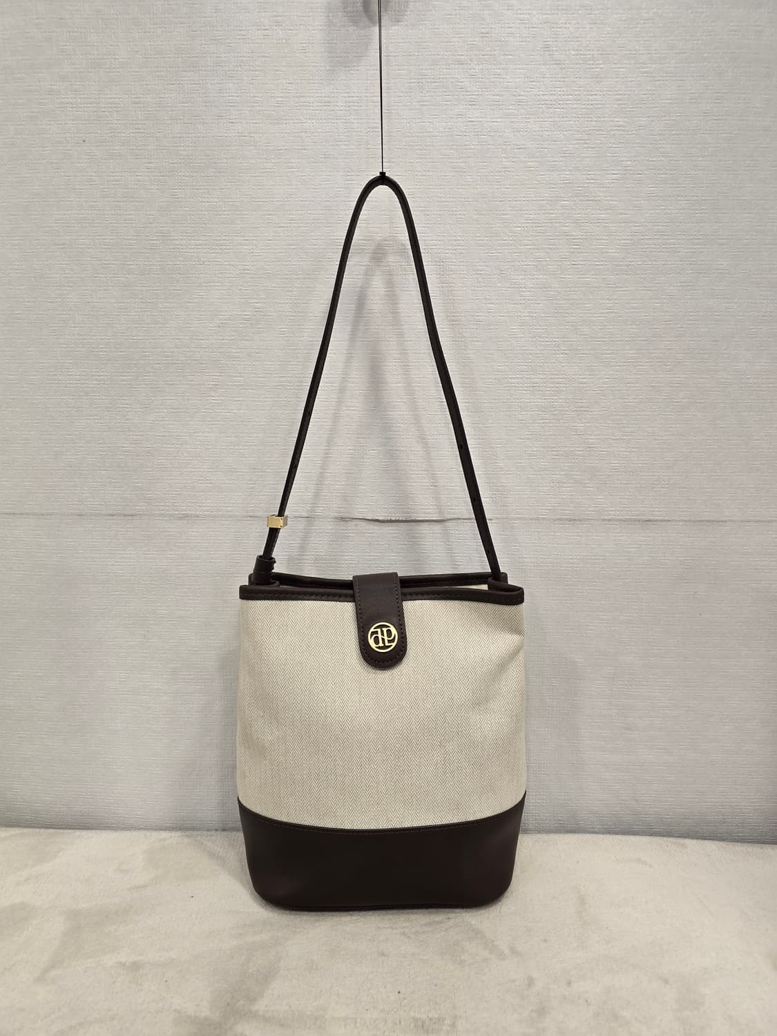 드파운드 타운백 아이보리 캔버스 숄더백 상품이미지1