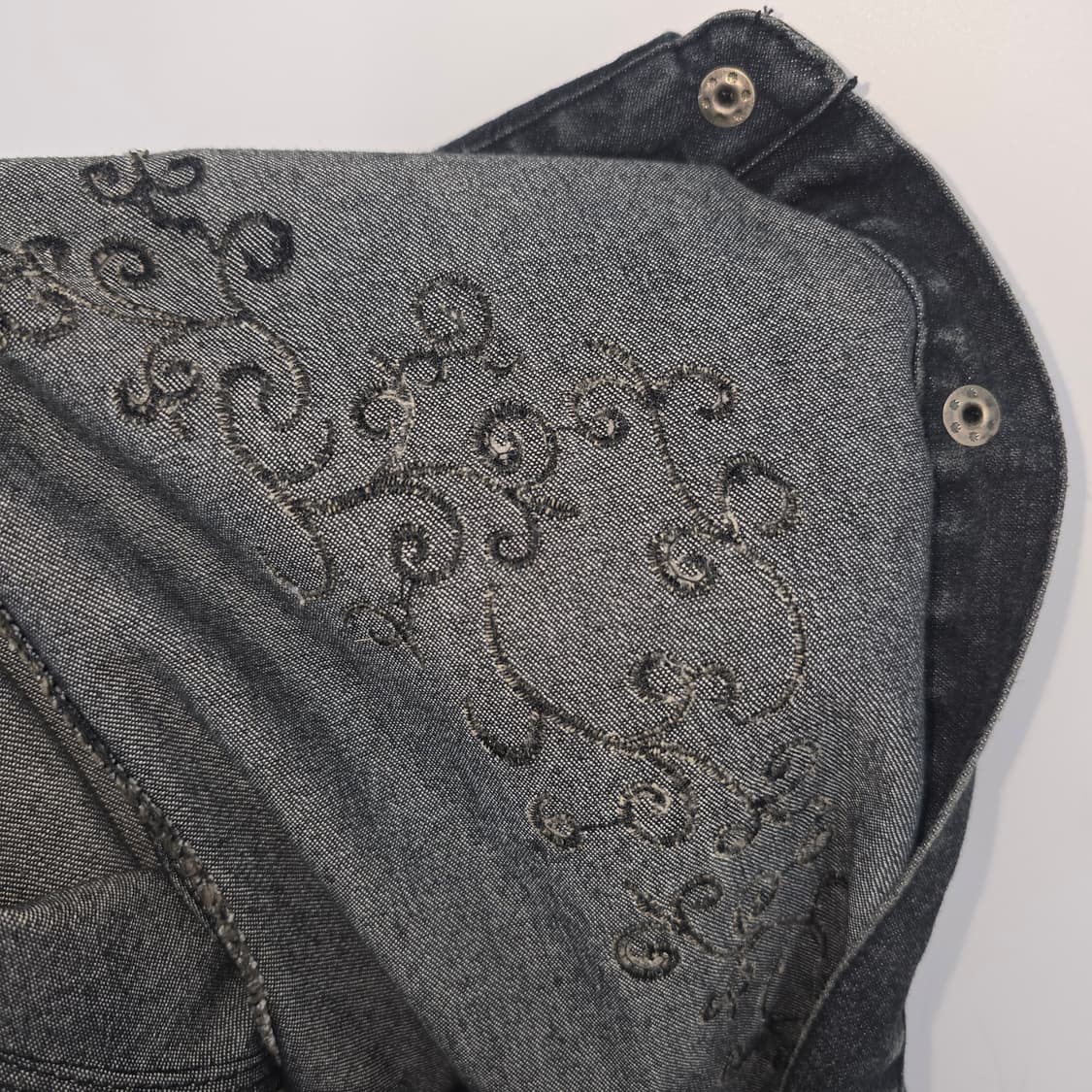 일본 빈티지 블랙 데님 스톤 장식 꽃 자수 반팔 남방 상품이미지9