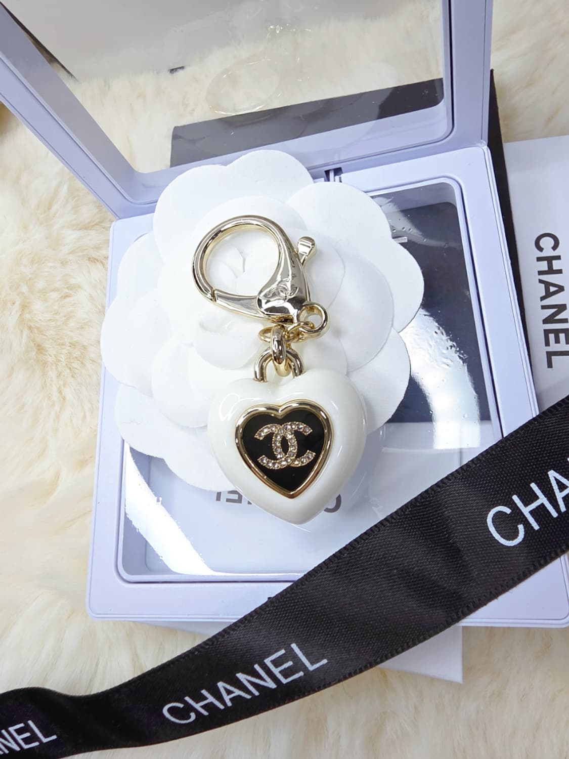 빈티지 샤넬 화이트 레진하트 브로치 상품이미지2