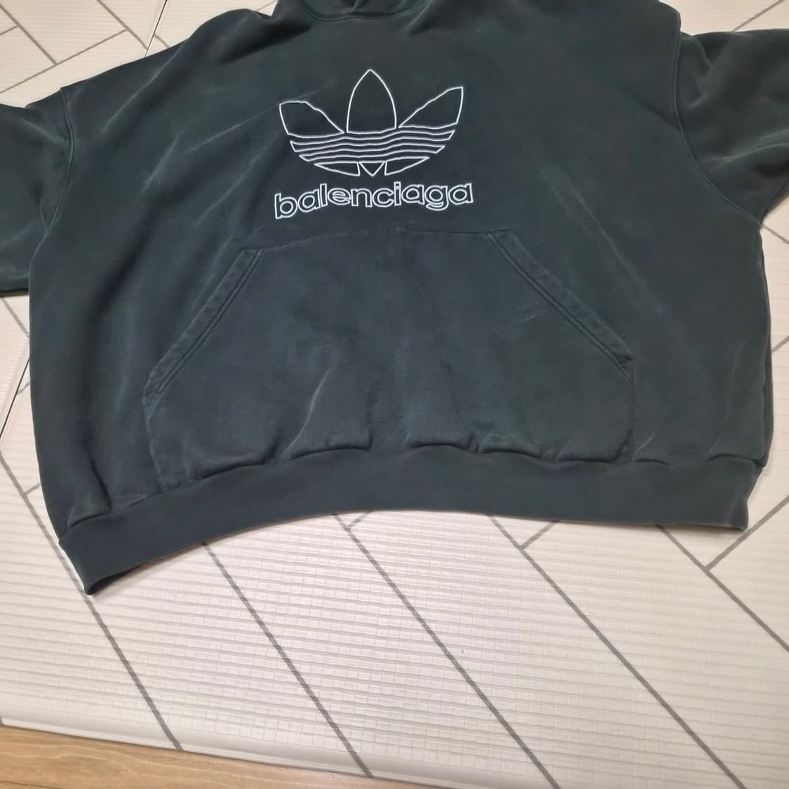 발렌시아가 아디다스 후드티 상품이미지4