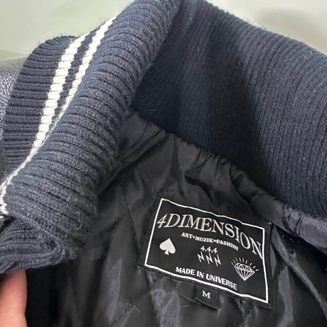 4DIMENSION M 블랙 레더배색 누빔 바시티자켓 상품이미지4