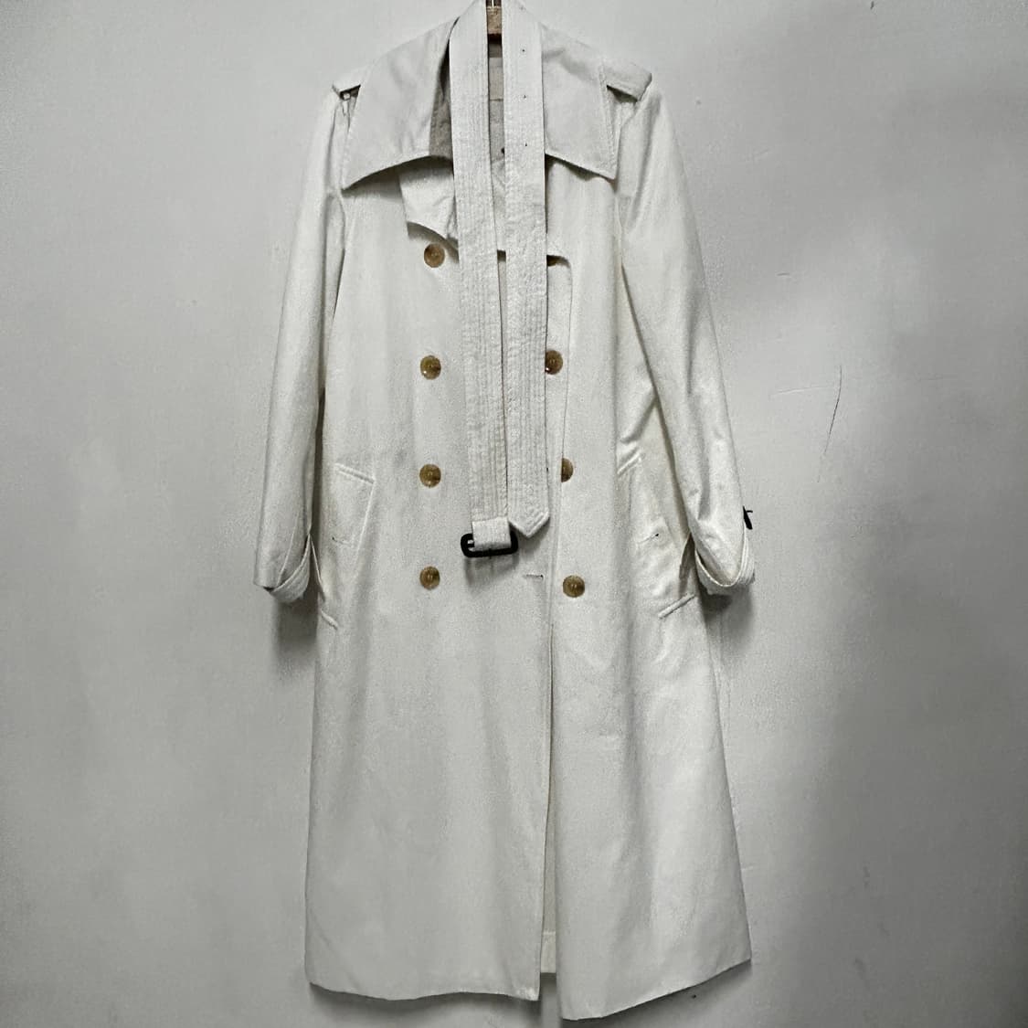 어나더라운지 화이트 트렌치코트 상품이미지2