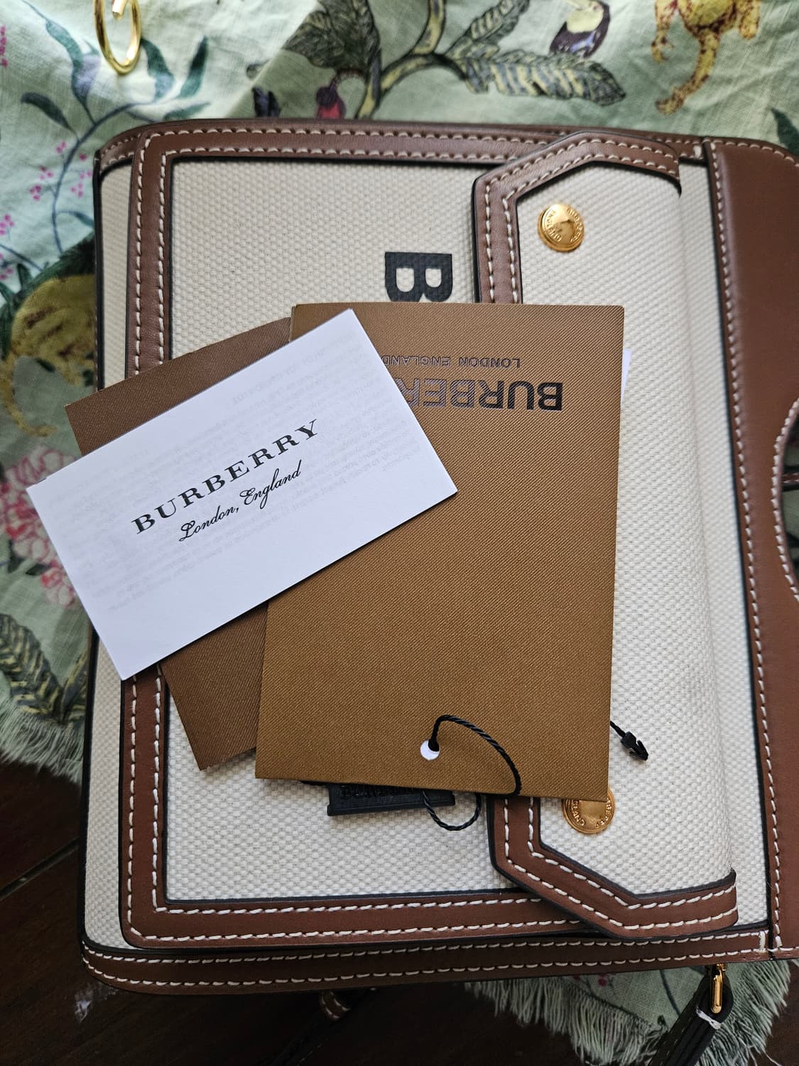 버버리 투톤 미니 캔버스 레더 토드겸 숄더백 상품이미지2