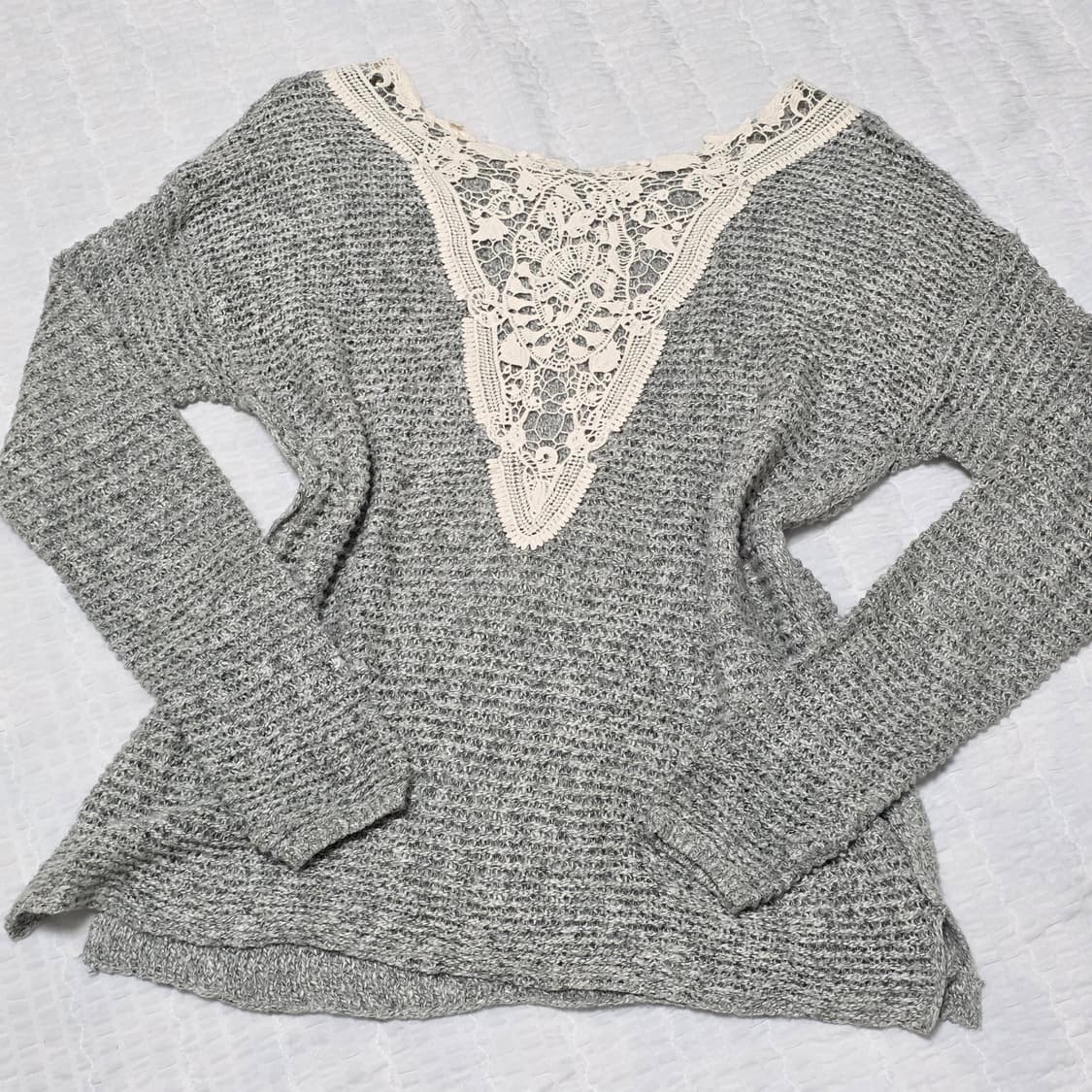 홀리스터 빈티지y2k 뒷트임 레이스펀칭 니트 상품이미지1