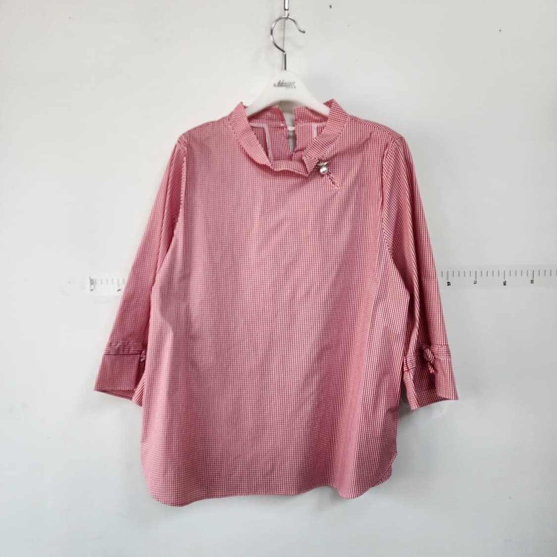 리본 진주 장식 레드 체크 패턴 블라우스 7부 상품이미지1