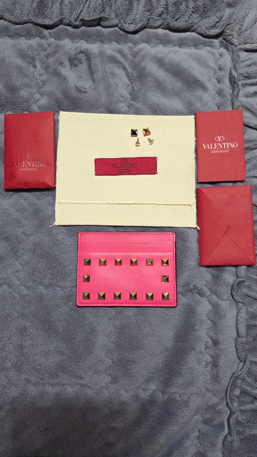 (정품) 발렌티노 가라바니 락스터드 카드지갑/개인/팝니다. 상품이미지1
