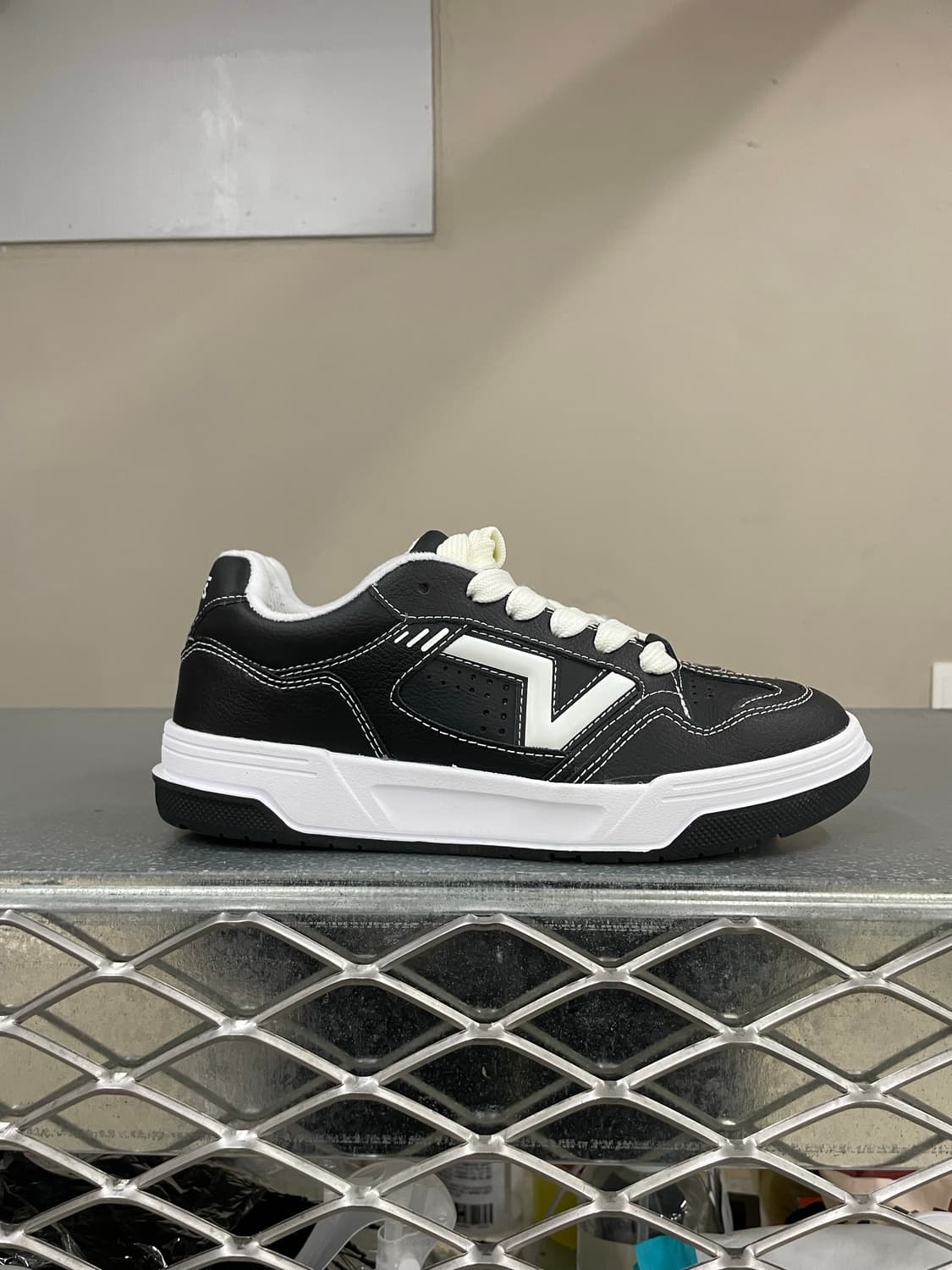 반스 업랜드 블랙 화이트 245 상품이미지4