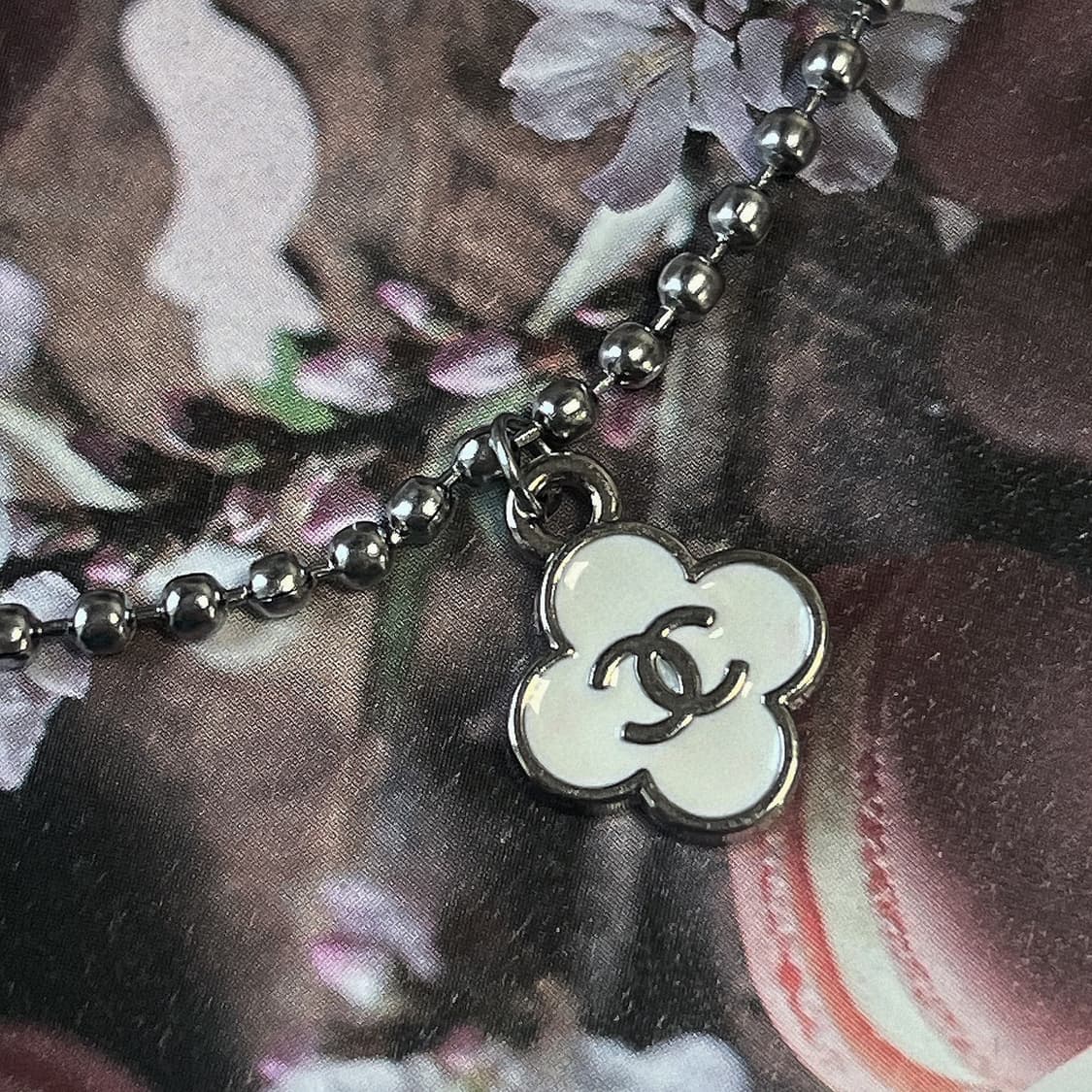 샤넬 화이트 클로버 실버 팔찌 상품이미지2