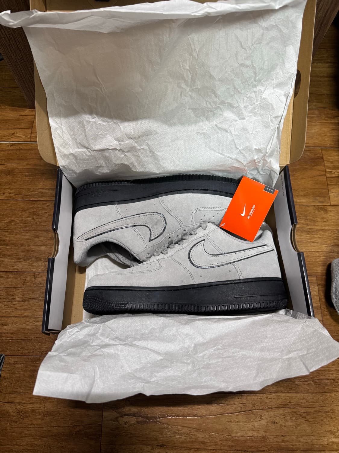 나이키 에어포스 1 로우 '07 LV8 라이트 스모크 그레이 블랙 상품이미지3