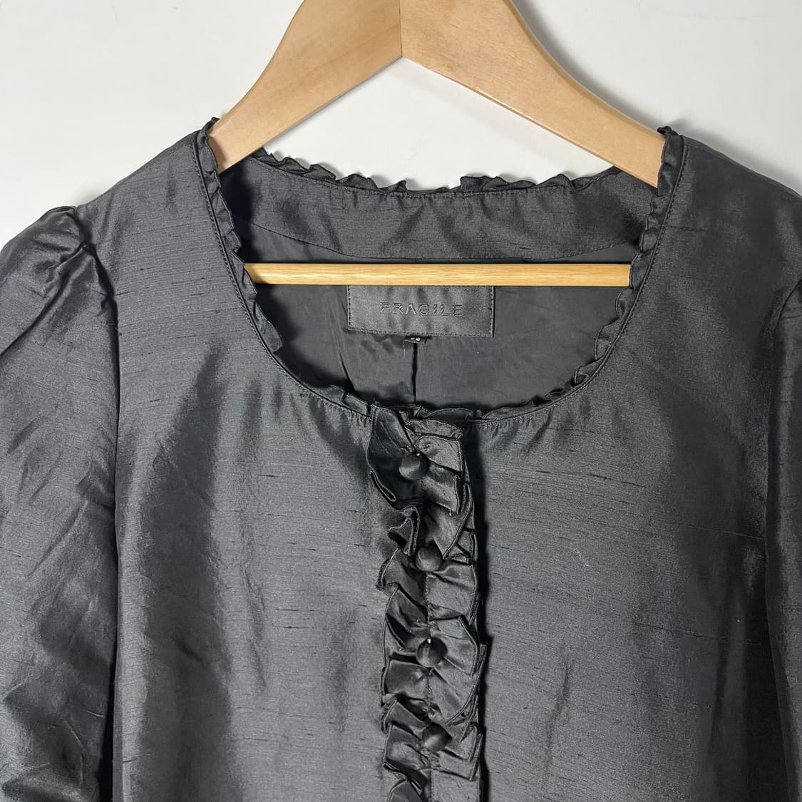 [FRAGILE] 빈티지 프릴 퍼프 스냅 블라우스 상품이미지2