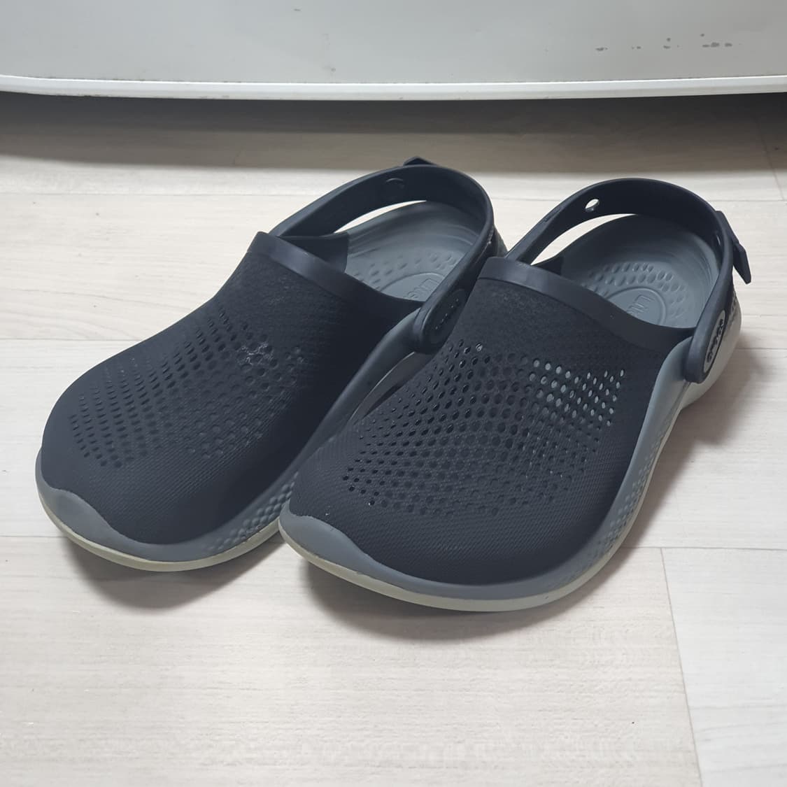 크록스 라이트라이드 클로그 M4/W6 230
 상품이미지1