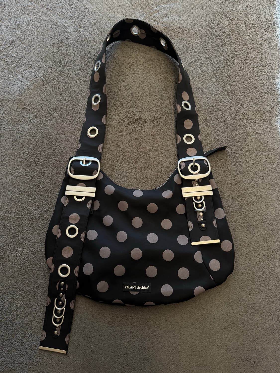 베이컨트 아카이브 벨라 와이드 도트 호보백 미시착  상품이미지1