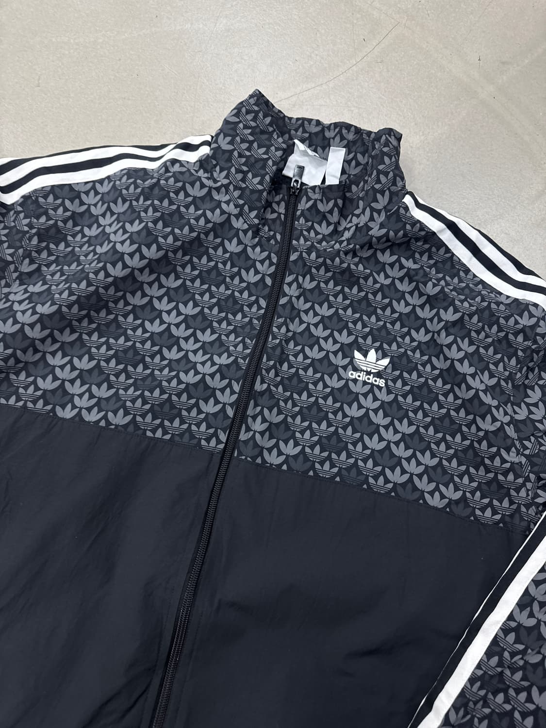 아디다스 모노그램 바람막이 XL 상품이미지3
