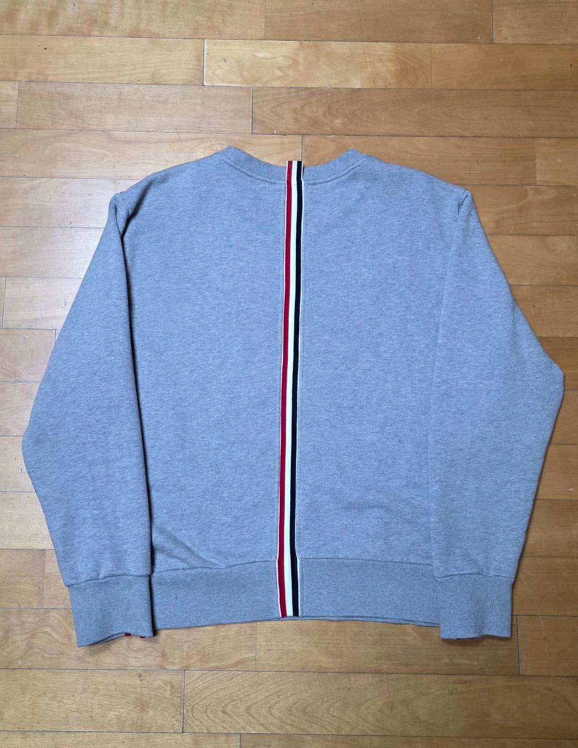 [4,새상품급]톰브라운 백삼선 맨투맨 상품이미지1