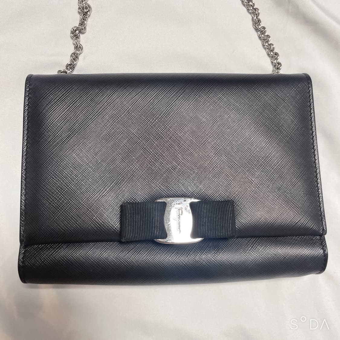 페라가모 체인 미니 크로스백 블랙 상품이미지2