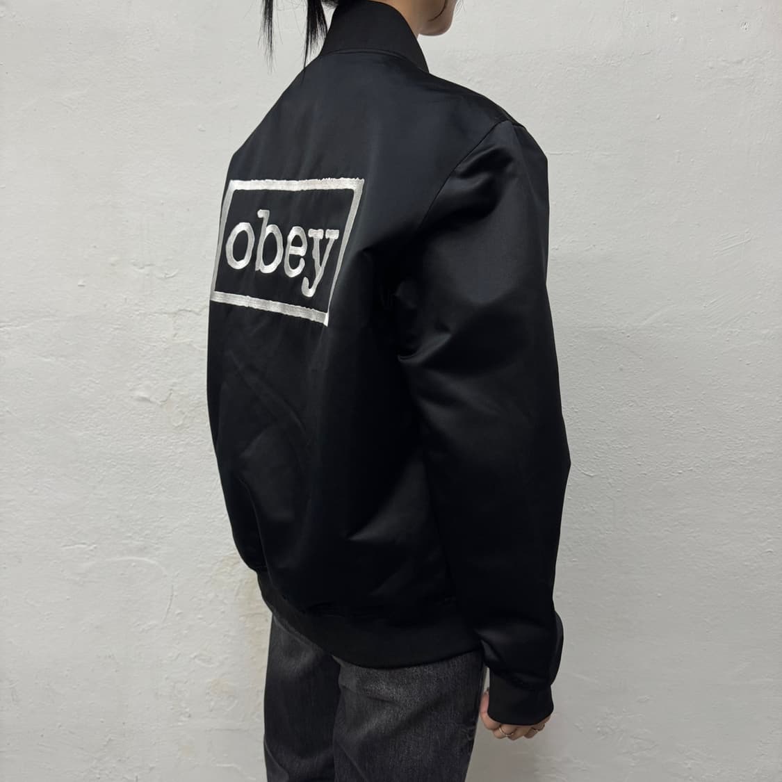 오베이(OBEY) 블랙컬러 양면 박스 로고 집업 스타디움 자켓 상품이미지2
