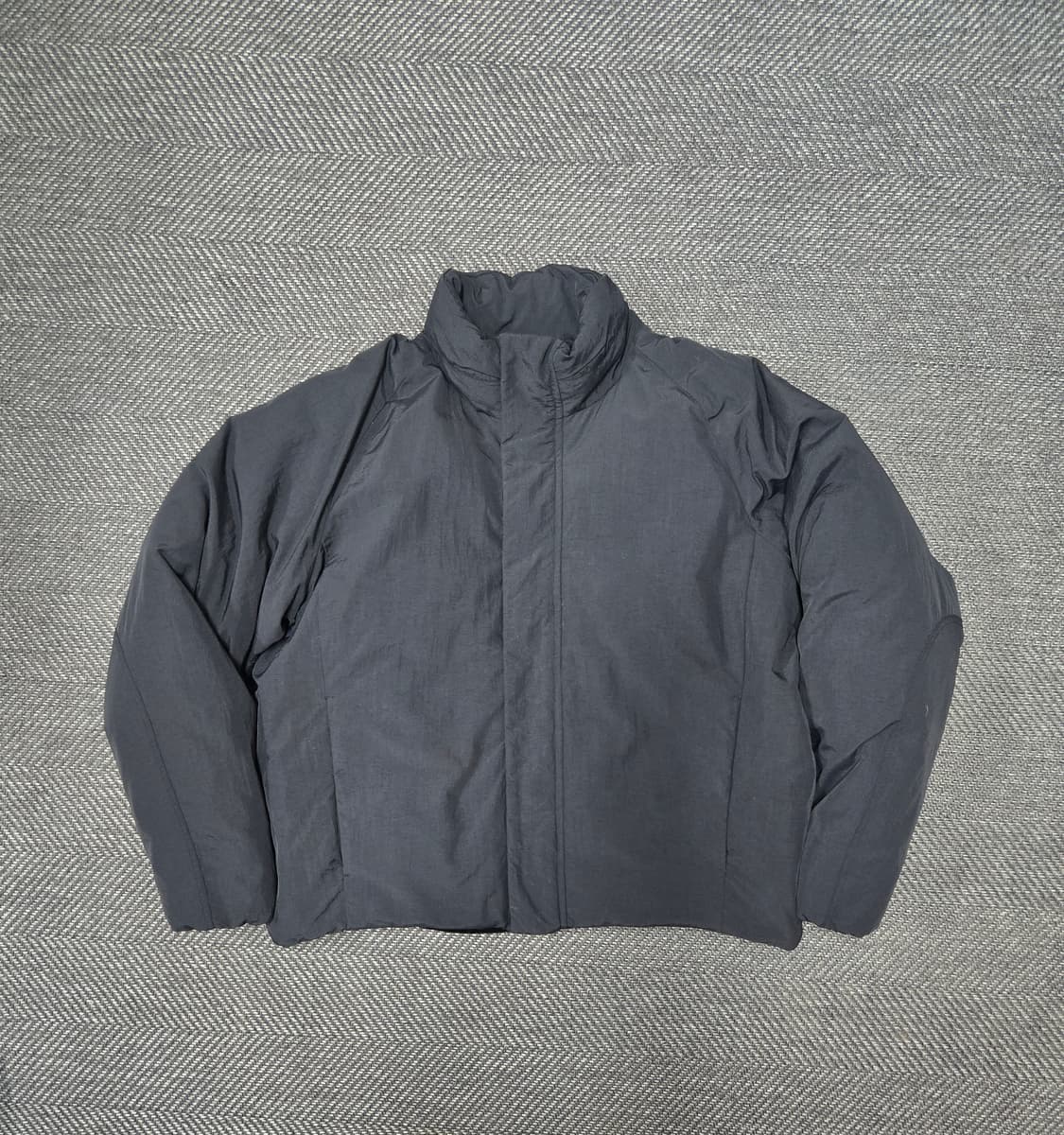 일꼬르소  미니멀 숏 다운 점퍼 블랙 오버핏패딩 상품이미지2