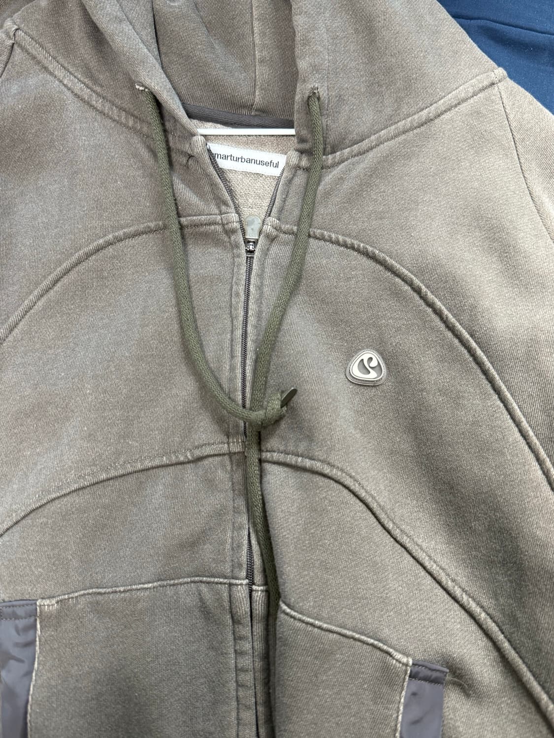 코이세이오 스마트어반유즈풀 스트링 포켓 후드집업 카키 상품이미지4