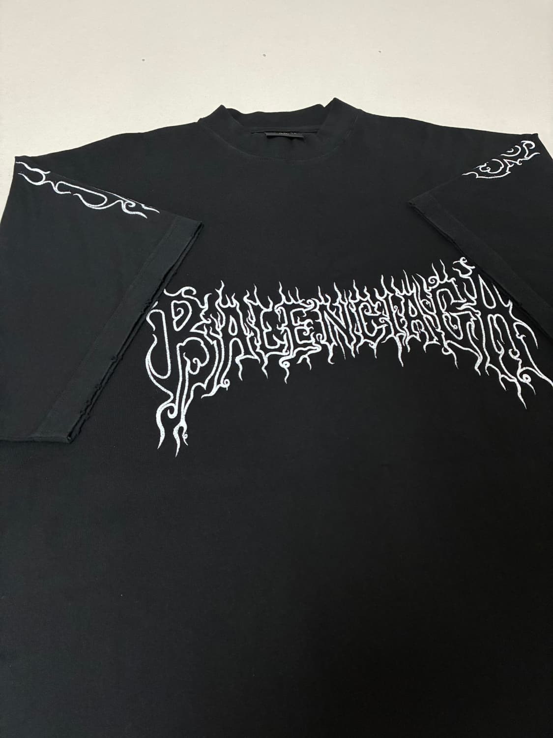 발렌시아가 다크웨이브 오버사이즈 티셔츠 블랙 2사이즈 상품이미지8