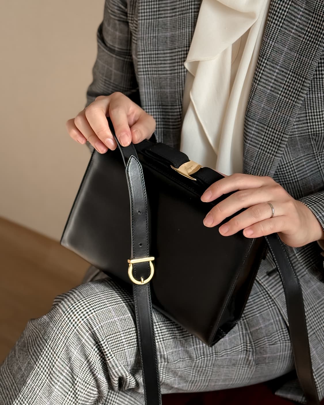 페라가모 바라 크로스백 상품이미지5