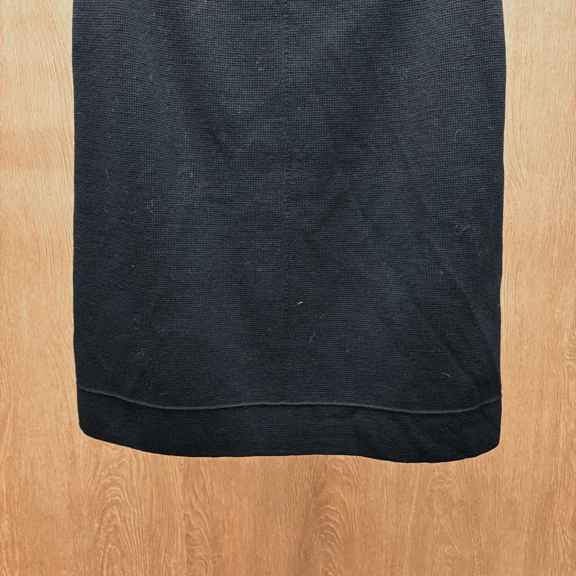 세인트 제임스 미디 스커트 사이드 버튼 레드 닻 디테일 블랙 상품이미지5