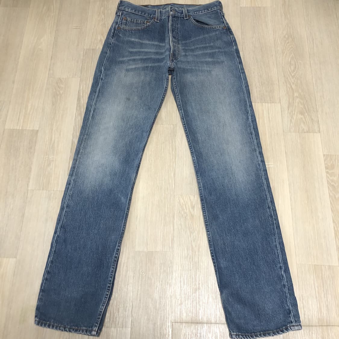 (28) 90's 리바이스 501 미국제 스트레이트핏 워시드 연청 데님 상품이미지1
