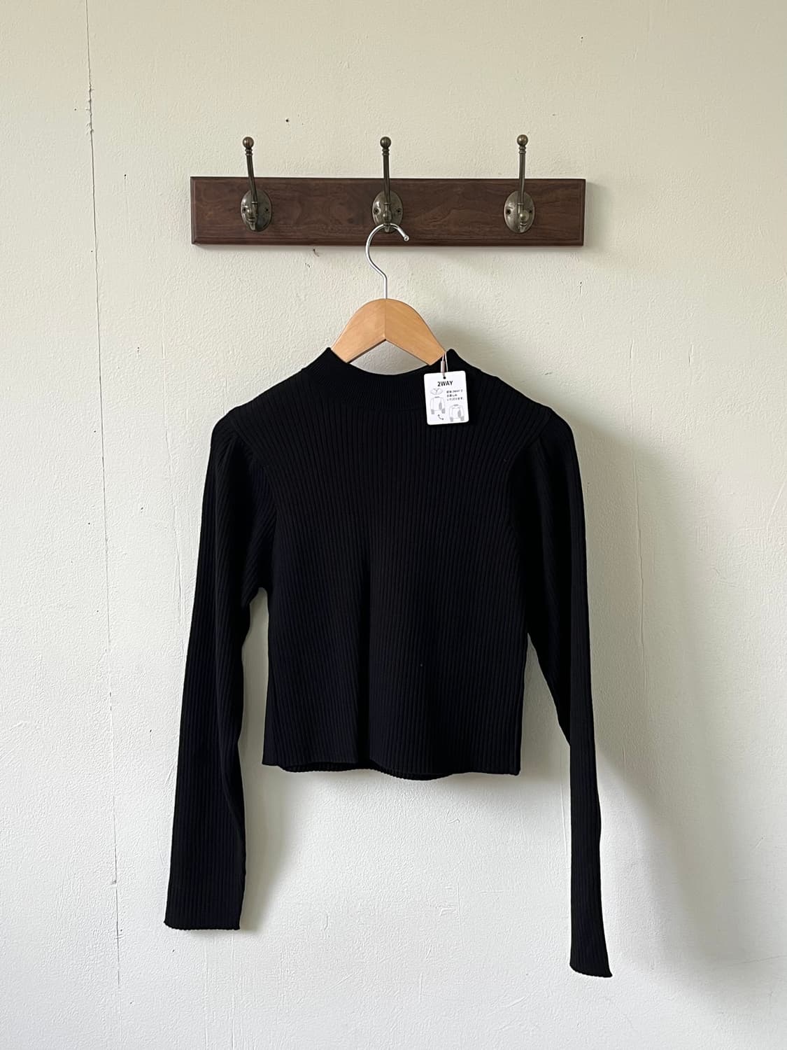 NICE CLAUP 블랙 터틀넥 상품이미지3