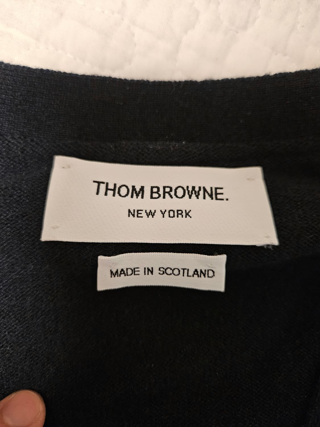 톰브라운 4선 캐시미어 가디건 네이비 색상 5 사이즈 판매합니다! 상품이미지2