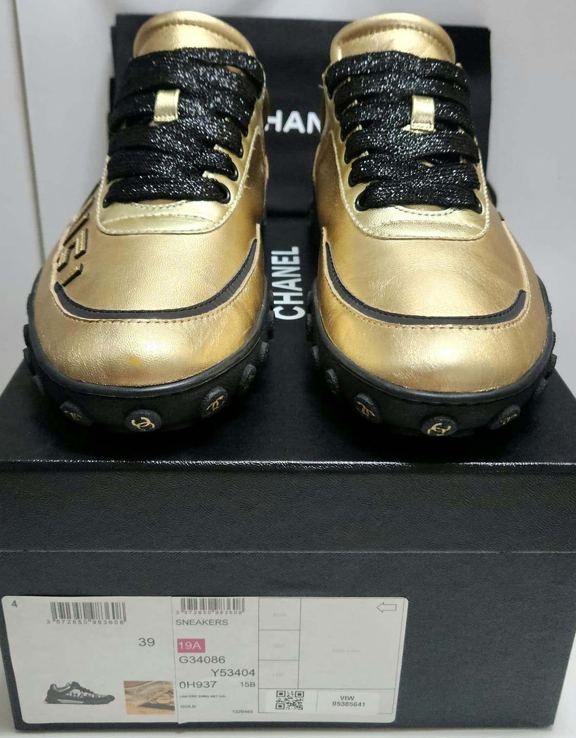 [정품 ) 샤넬 스니커즈 운동화 CC로고 골드/블랙 뒤급 크로커다일 가죽 상품이미지5