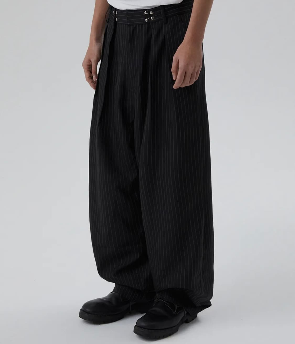 스웨이드 투턱 스트라이프 슬랙스 상품이미지1