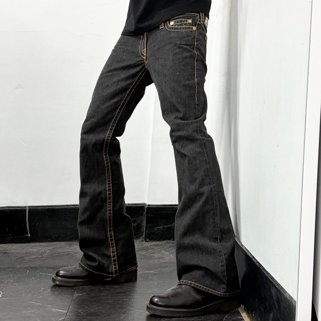 트루릴리전 흑청 부츠컷 데님 팬츠 상품이미지3