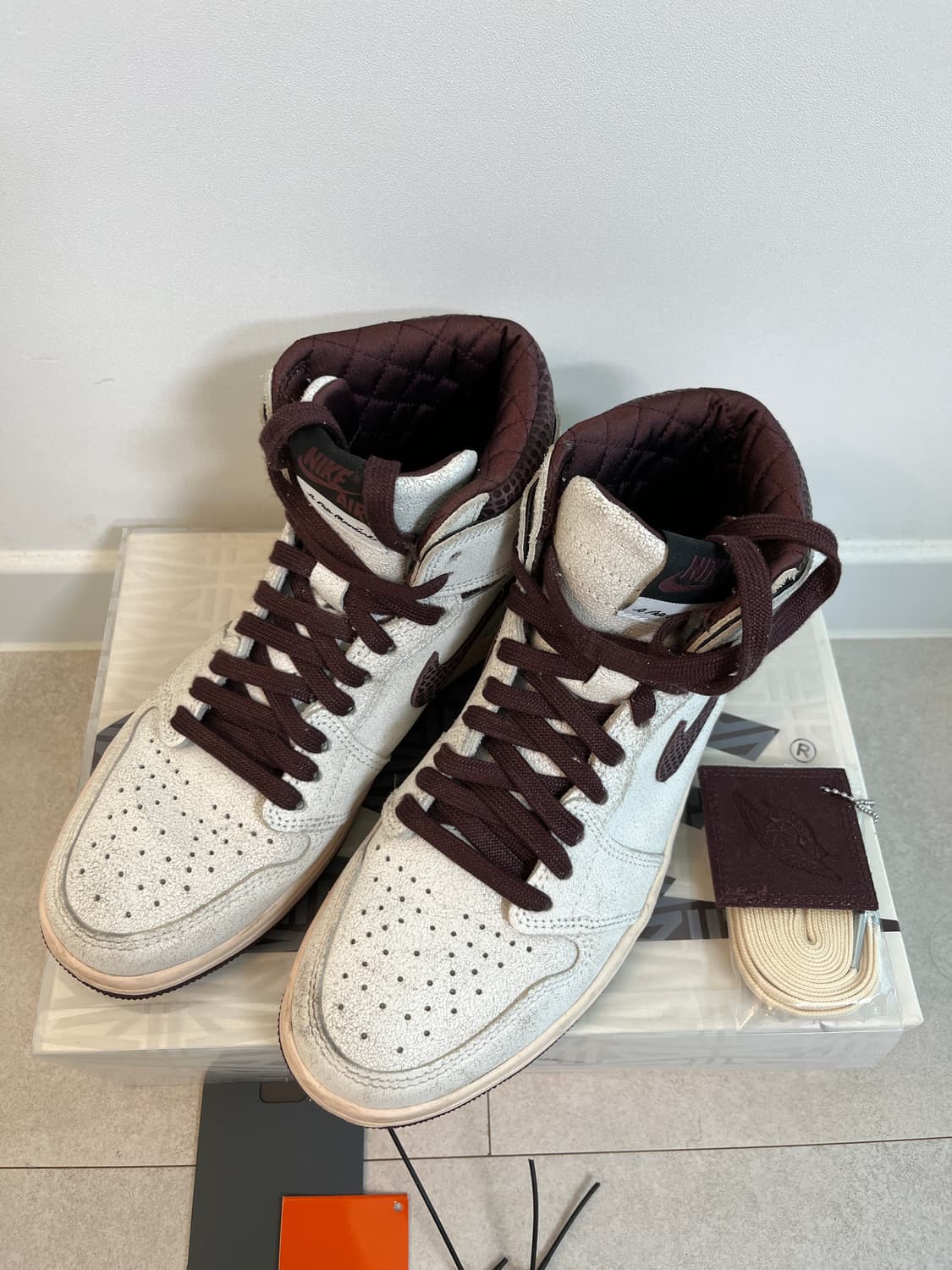 조던 1 마니에르 레트로 하이 OG SP 세일 앤 버건디 상품이미지2