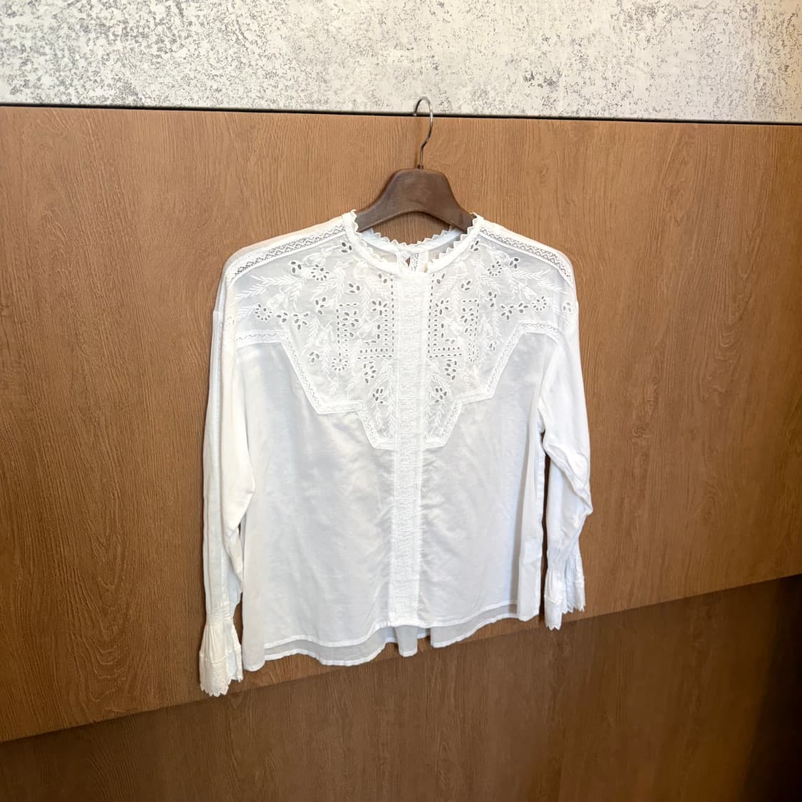 빈티지 코튼 롱슬리브 블라우스 레이스 자수 디테일 레귤러핏 화이트 상품이미지1