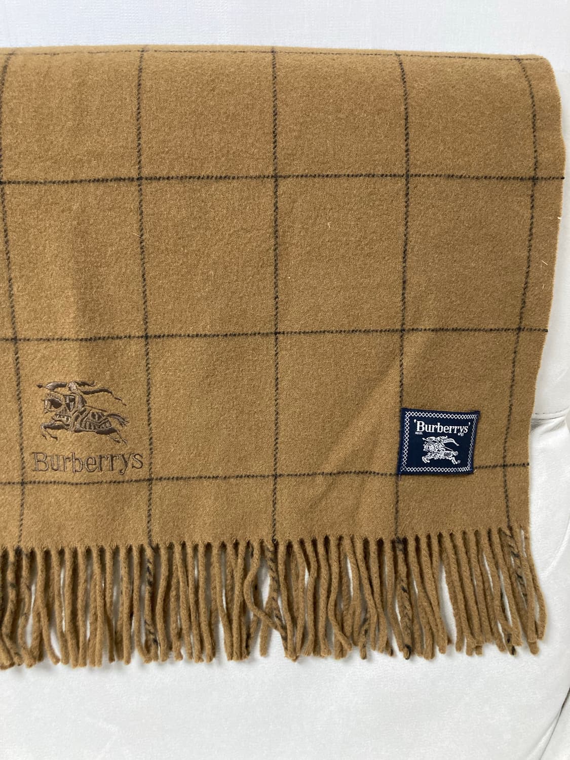 정품) 버버리 울100% 무릎담요 겸 숄 상품이미지3