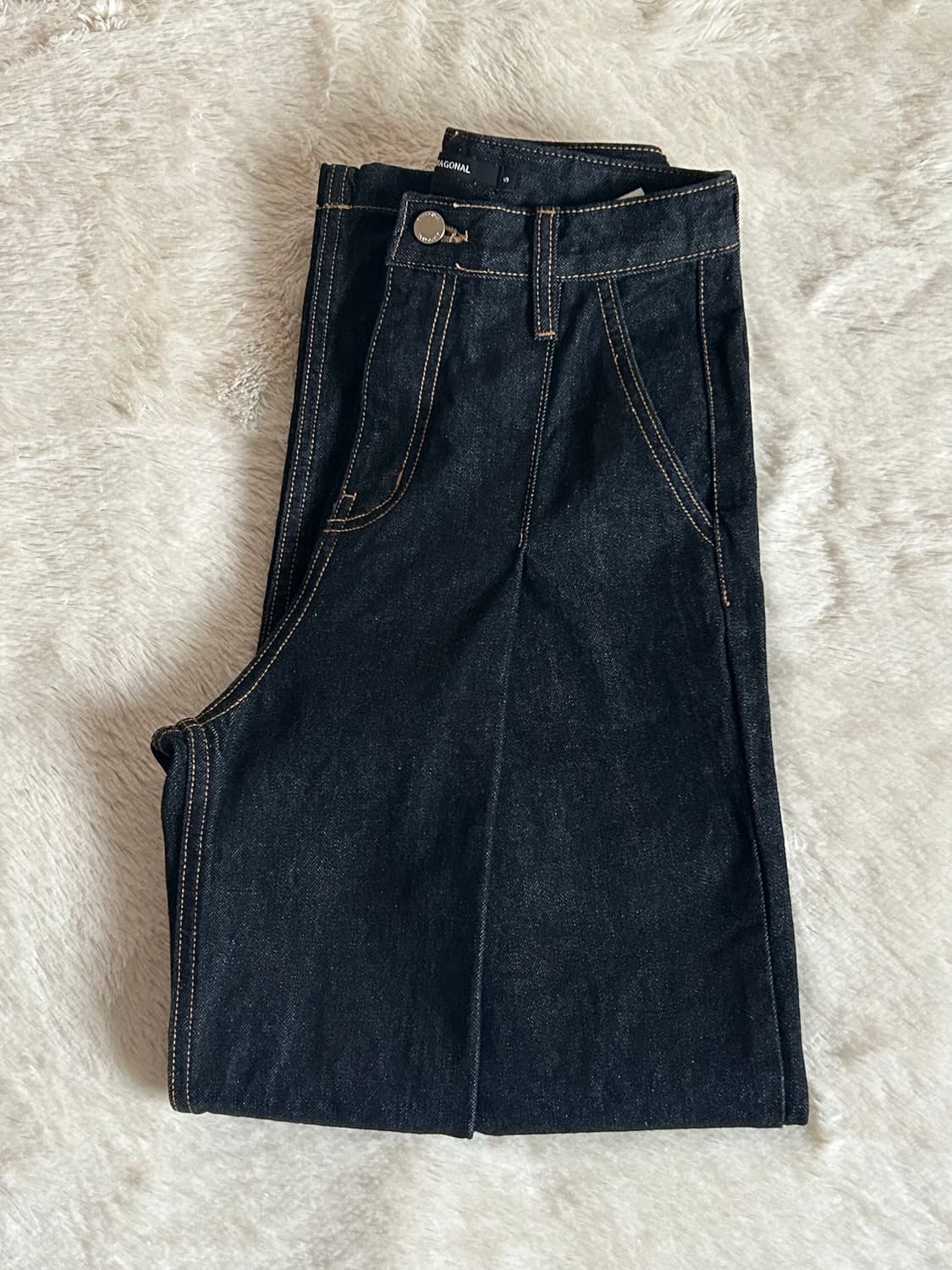 [s] 다이애그널 턱 와이드 데님 팬츠 네이비 [카라 허영지 착용] 상품이미지6