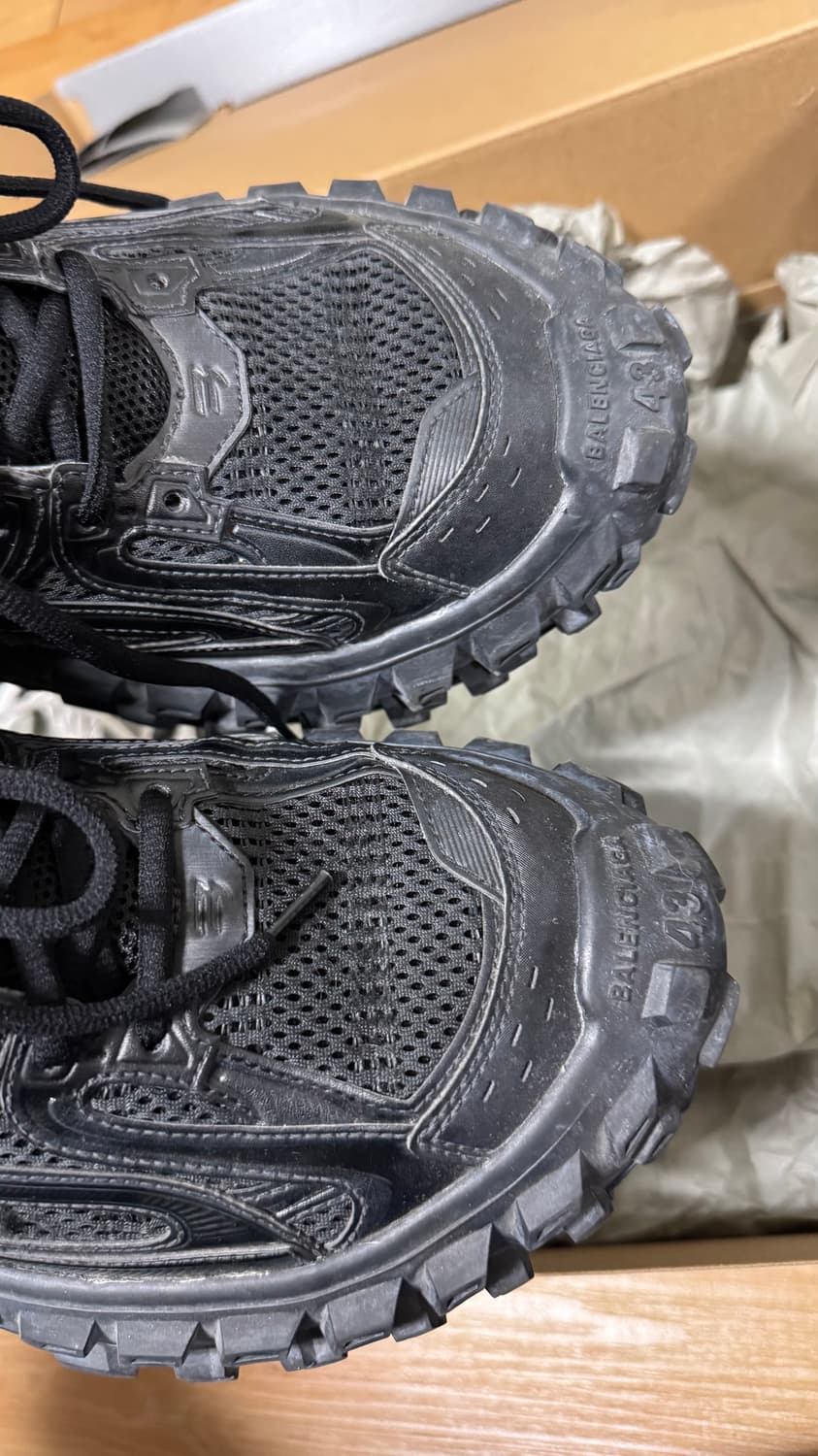 발렌시아가 디펜더 스니커즈 블랙 43 상품이미지9